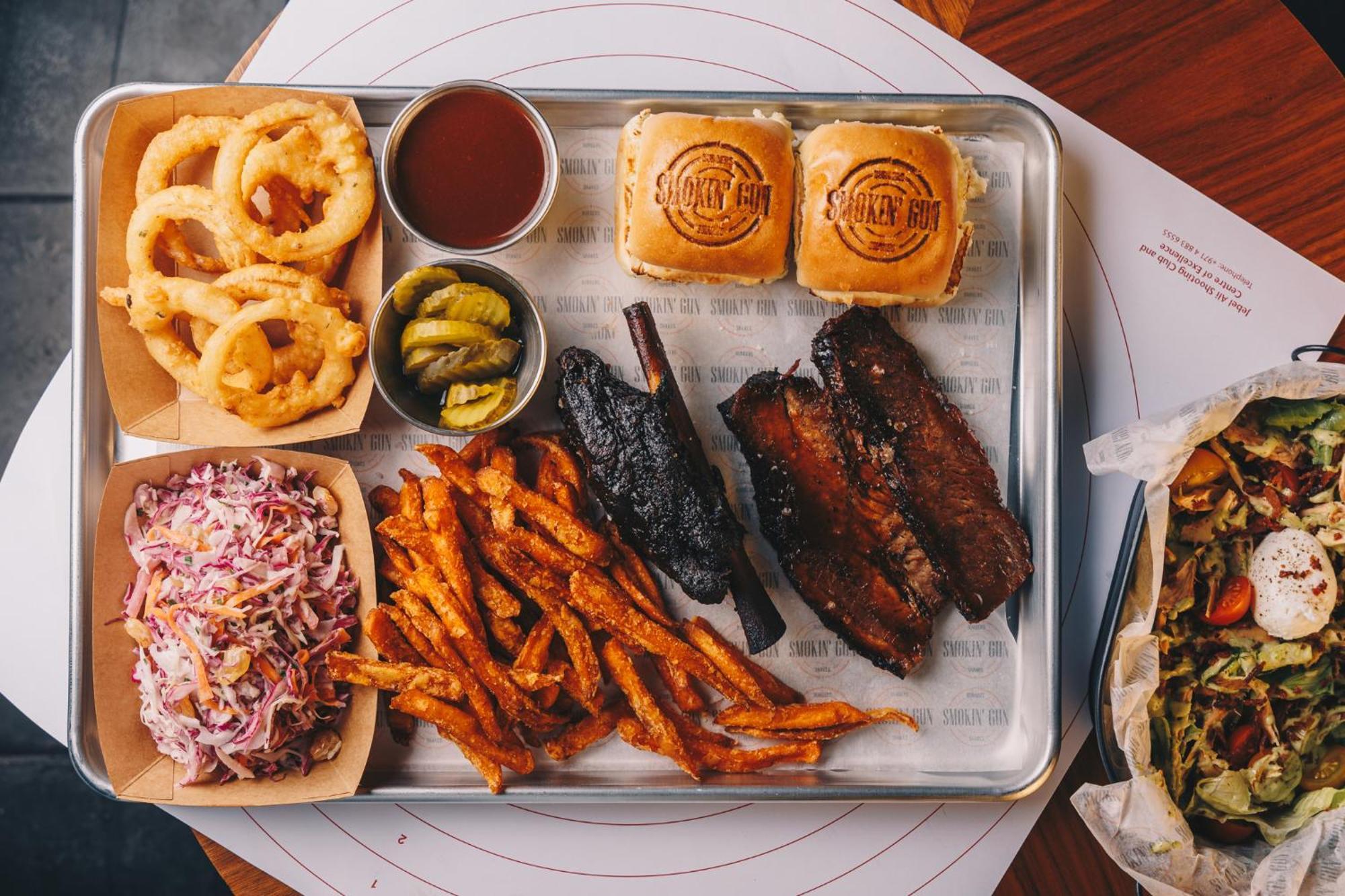 جيه ايه ذا ريزورت - فندق جيه ايه ليك فيو دبي المظهر الخارجي الصورة A barbecue platter from 44 scoops